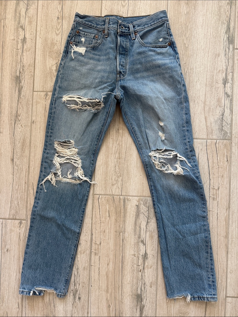 Levi’s free people NWOT light blue Distressed women’s denim Jeans